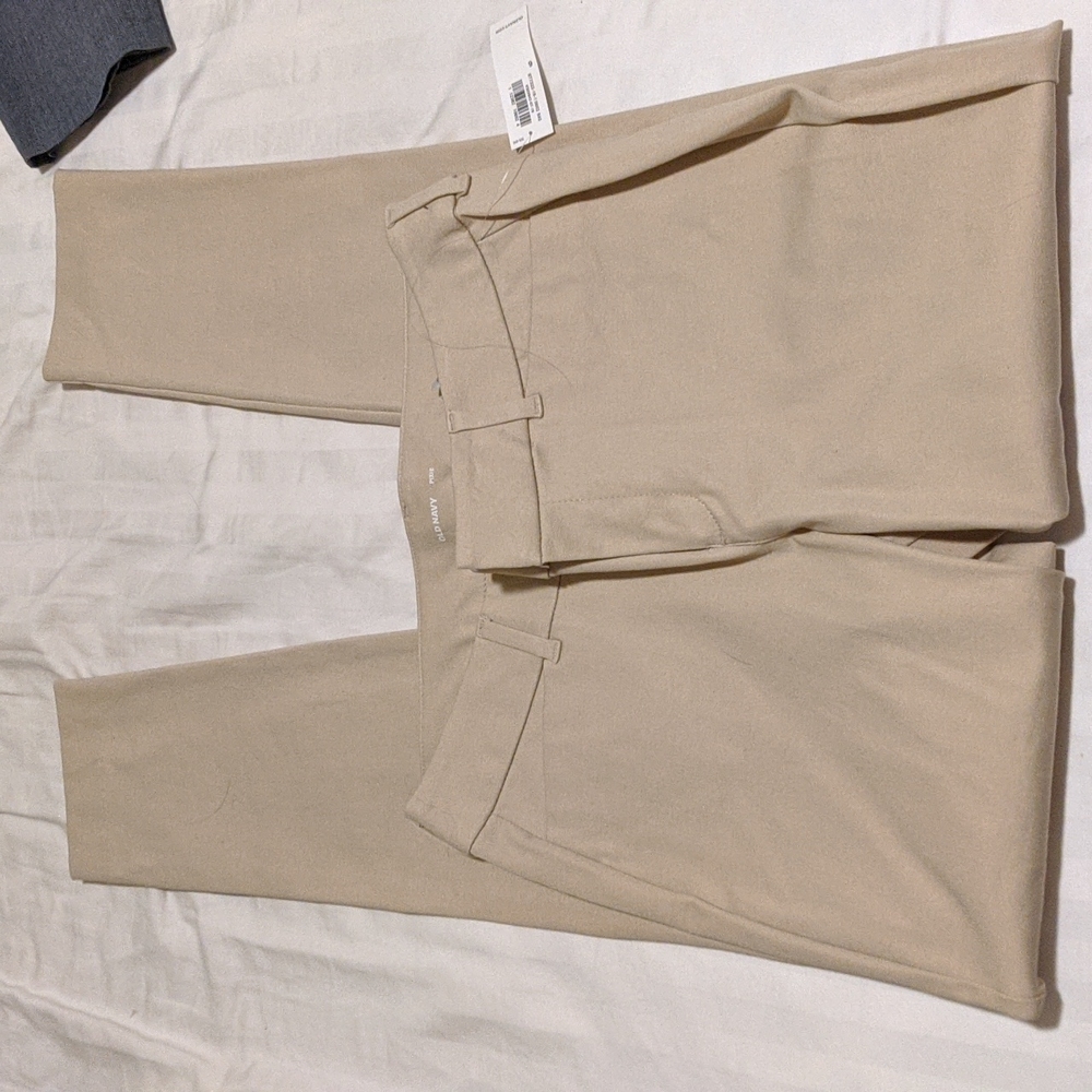 Old Navy pixie pants, NWT, Size 6, khaki colored.